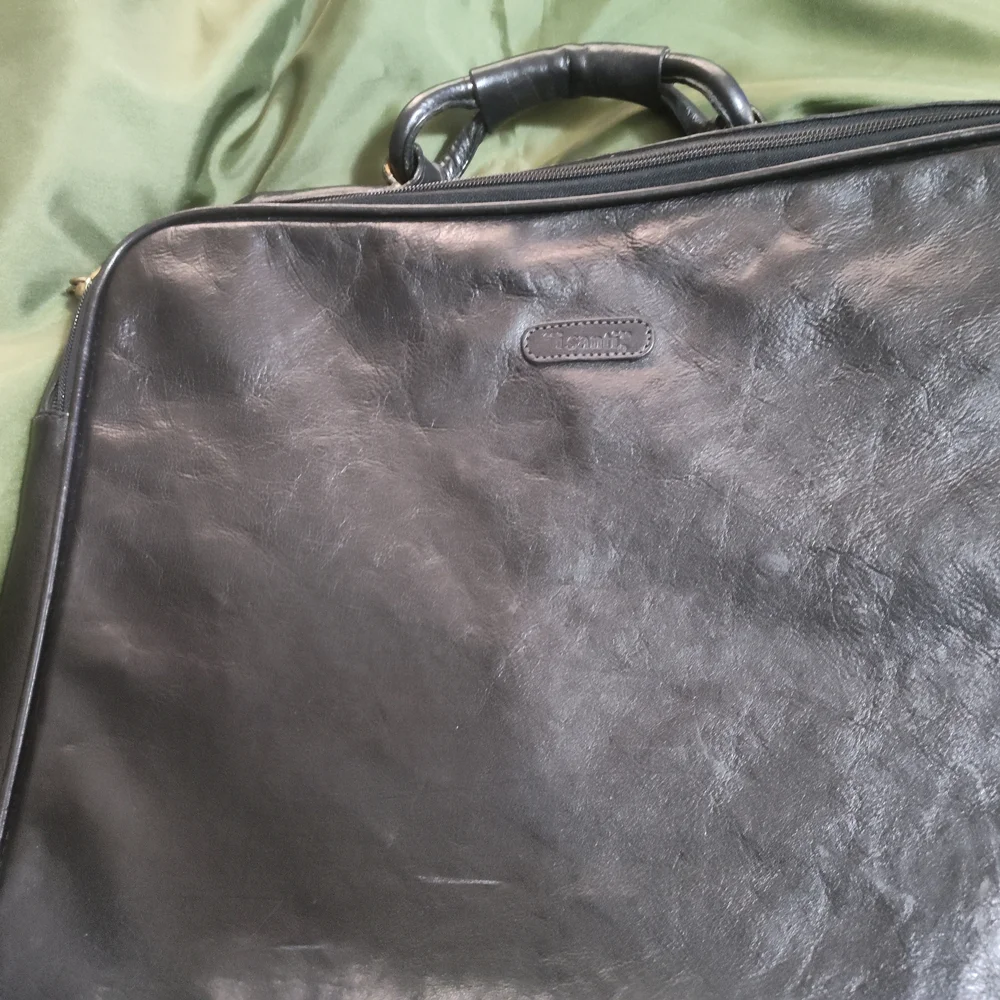 Elegant Black  🌿 Vintage Isanti Genuine Leather Briefcase